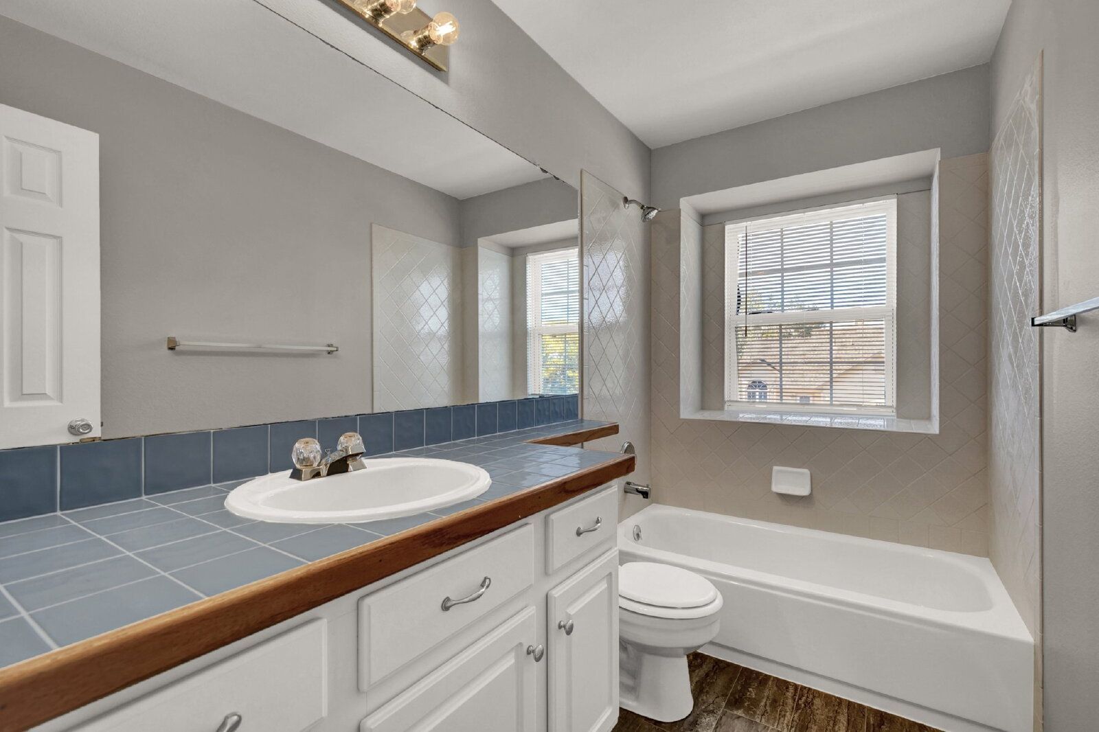 Spacious 3-Bedroom Home in the Fairfax Neighborhood with 2-Car Garage and Stainless Steel Appliances property image