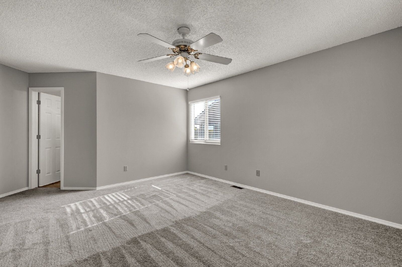 Spacious 3-Bedroom Home in the Fairfax Neighborhood with 2-Car Garage and Stainless Steel Appliances property image