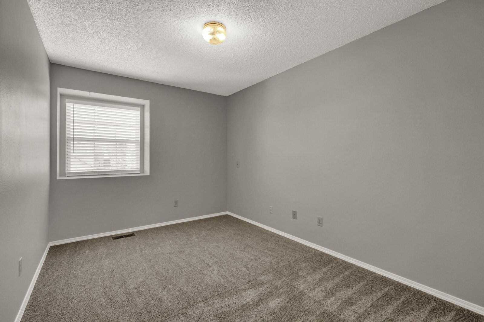 Spacious 3-Bedroom Home in the Fairfax Neighborhood with 2-Car Garage and Stainless Steel Appliances property image