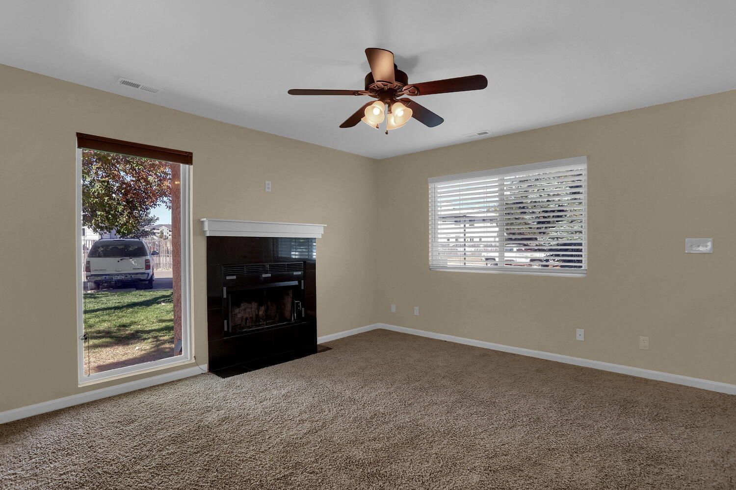 Beautifully Updated 2-Bedroom End-Unit Townhome Near Peterson Space Force Base property image