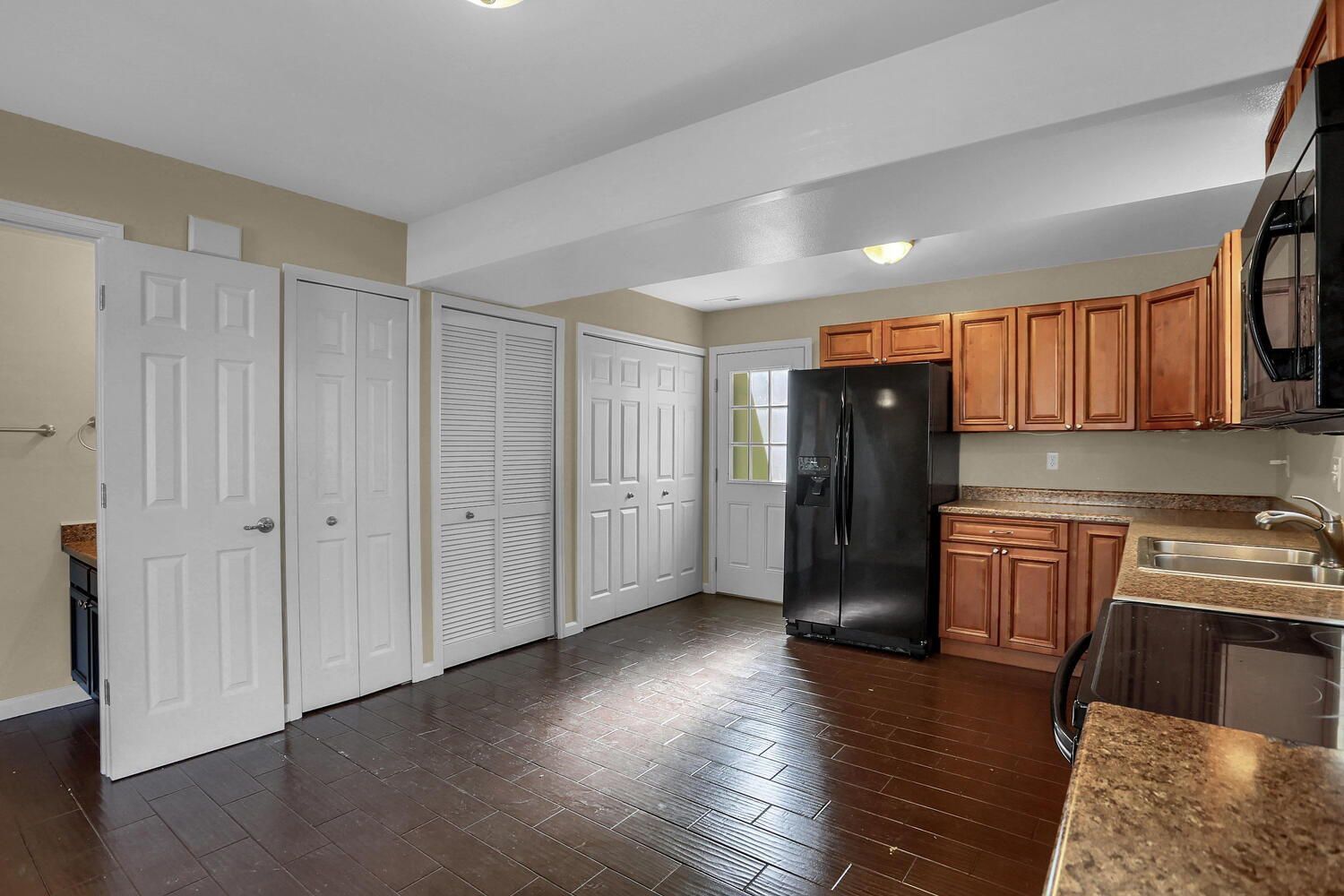 Beautifully Updated 2-Bedroom End-Unit Townhome Near Peterson Space Force Base property image