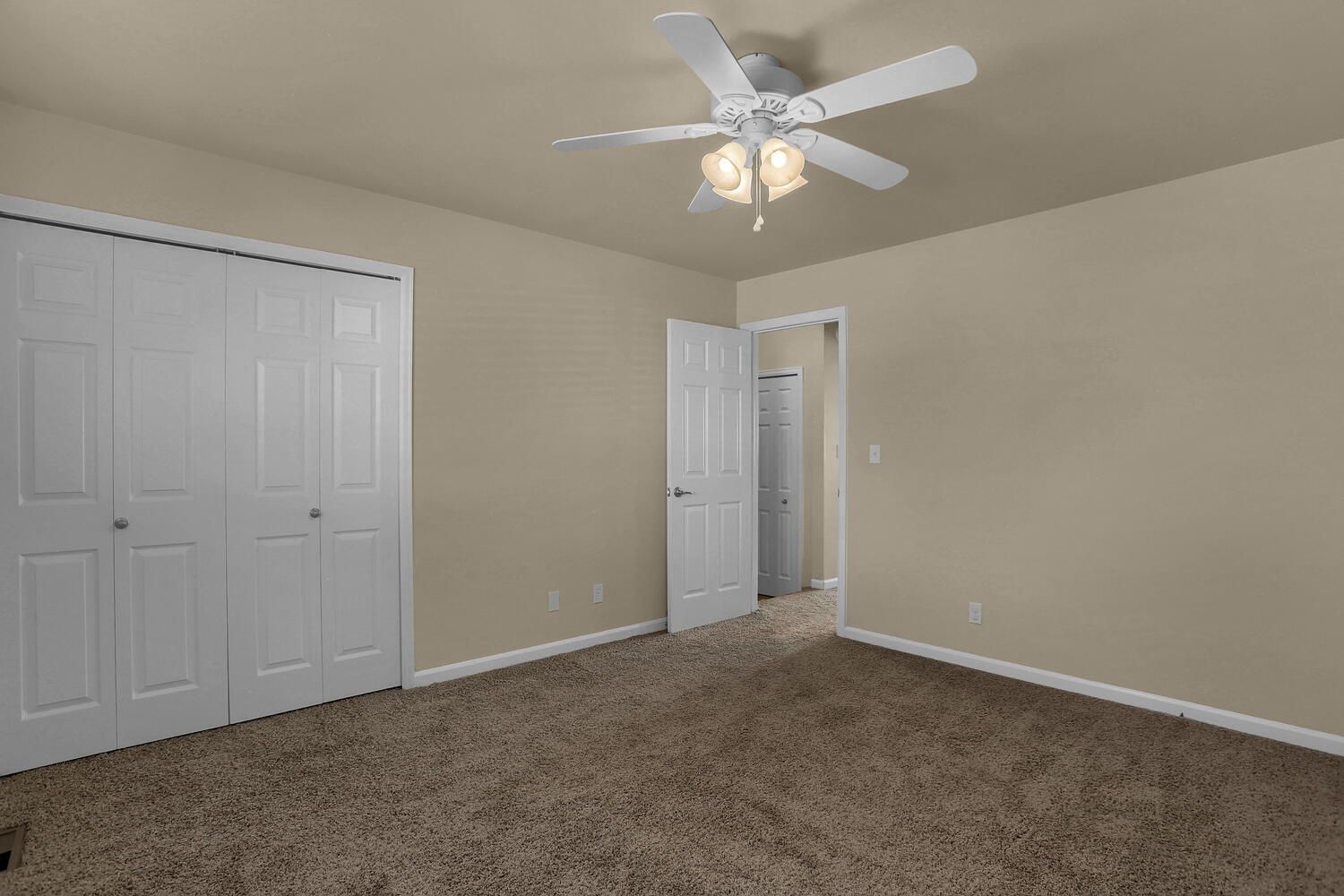 Beautifully Updated 2-Bedroom End-Unit Townhome Near Peterson Space Force Base property image