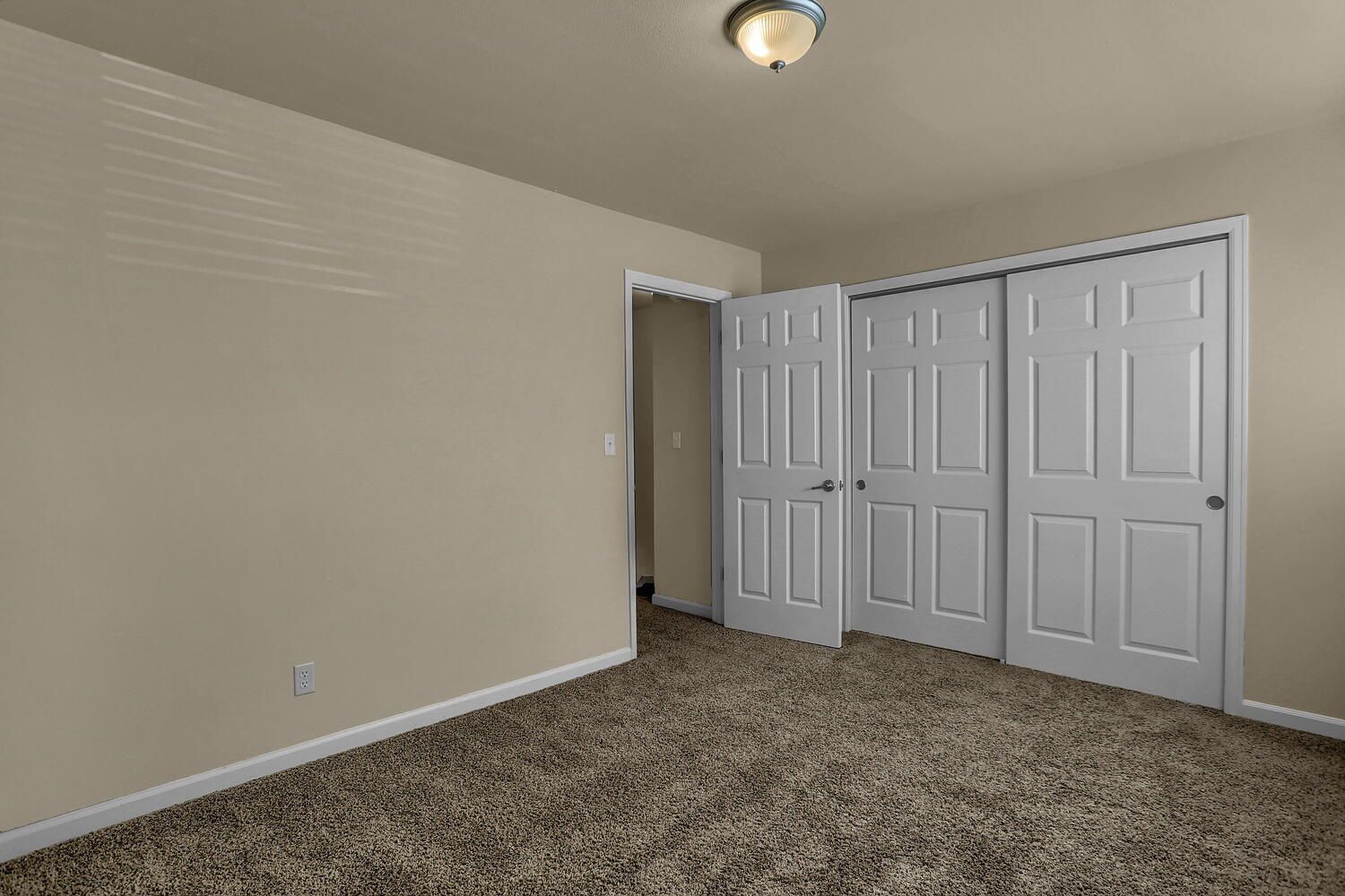 Beautifully Updated 2-Bedroom End-Unit Townhome Near Peterson Space Force Base property image