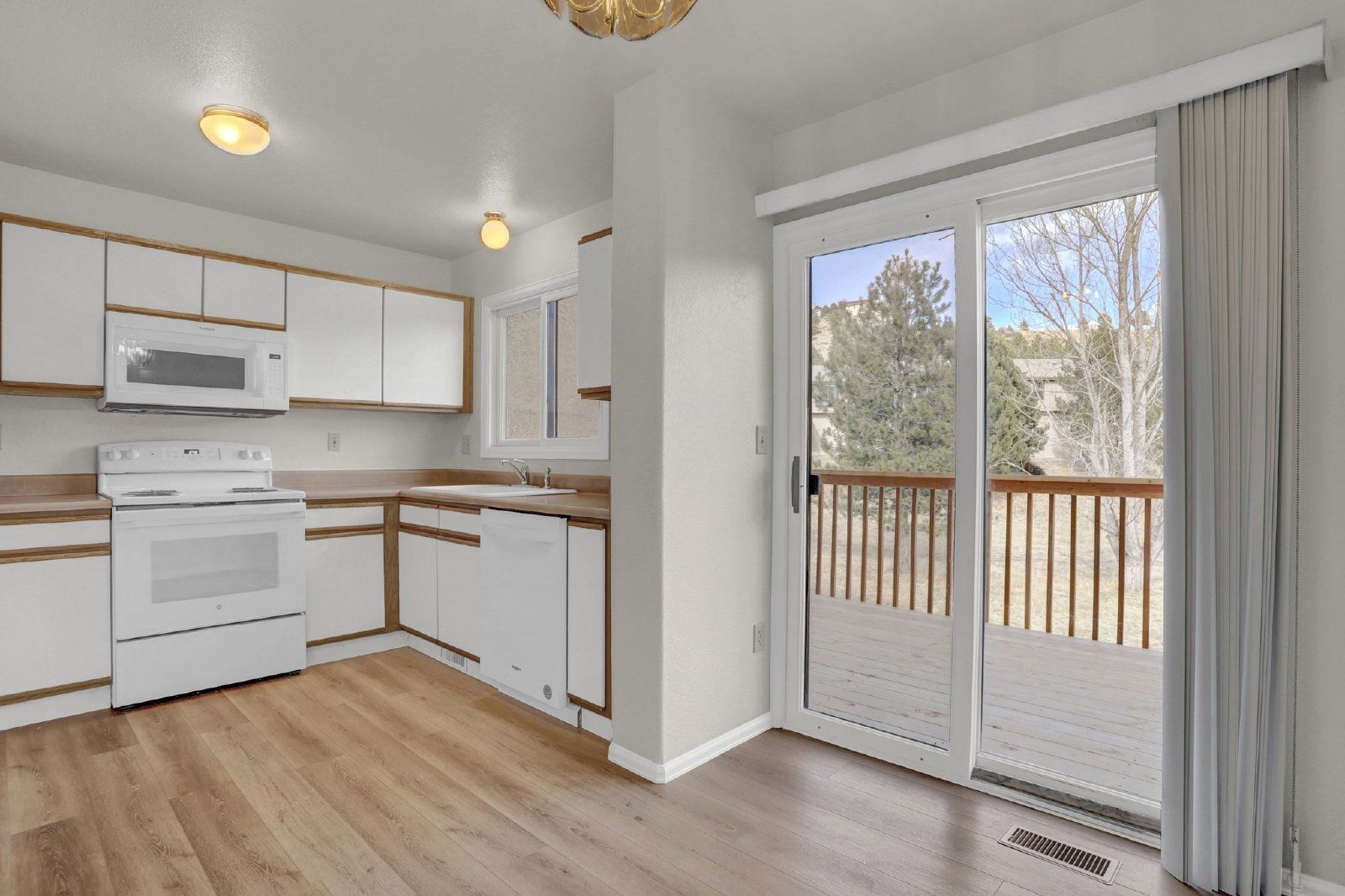 $1,000 Off First Full Month! Spacious 3-Bedroom Condo on Colorado Springs' Desirable Westside – Available Now property image