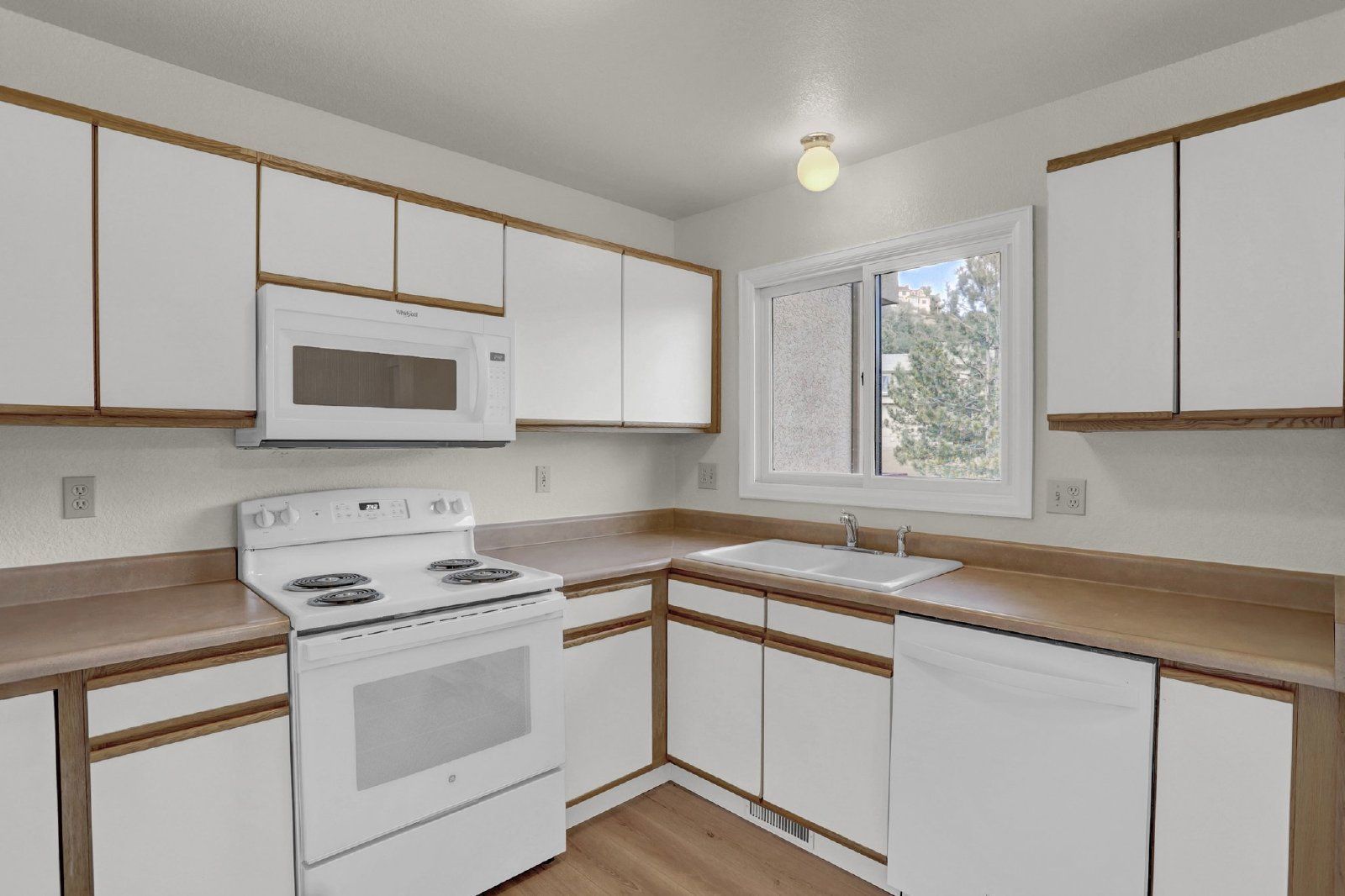 $1,000 Off First Full Month! Spacious 3-Bedroom Condo on Colorado Springs' Desirable Westside – Available Now property image