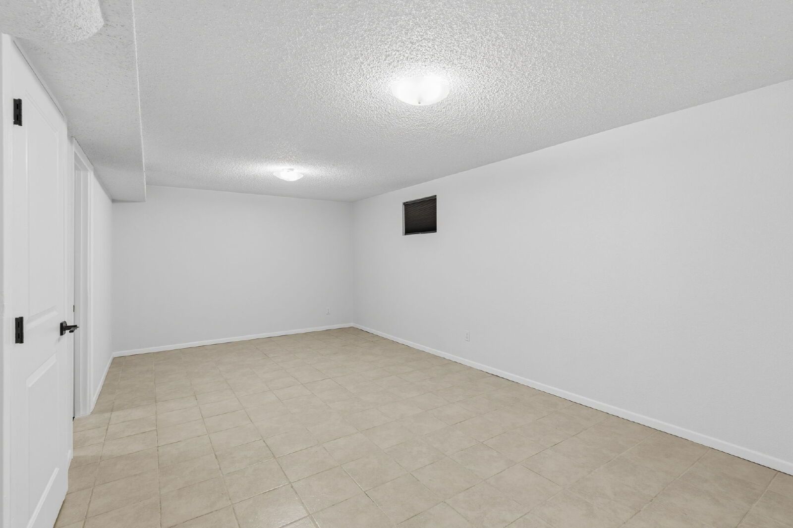 Charming Basement Apartment with Modern Finishes and Flat-Rate Utilities property image