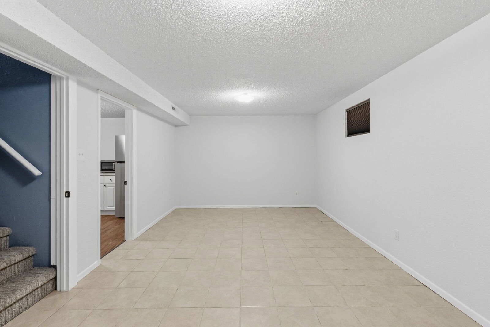 Charming Basement Apartment with Modern Finishes and Flat-Rate Utilities property image