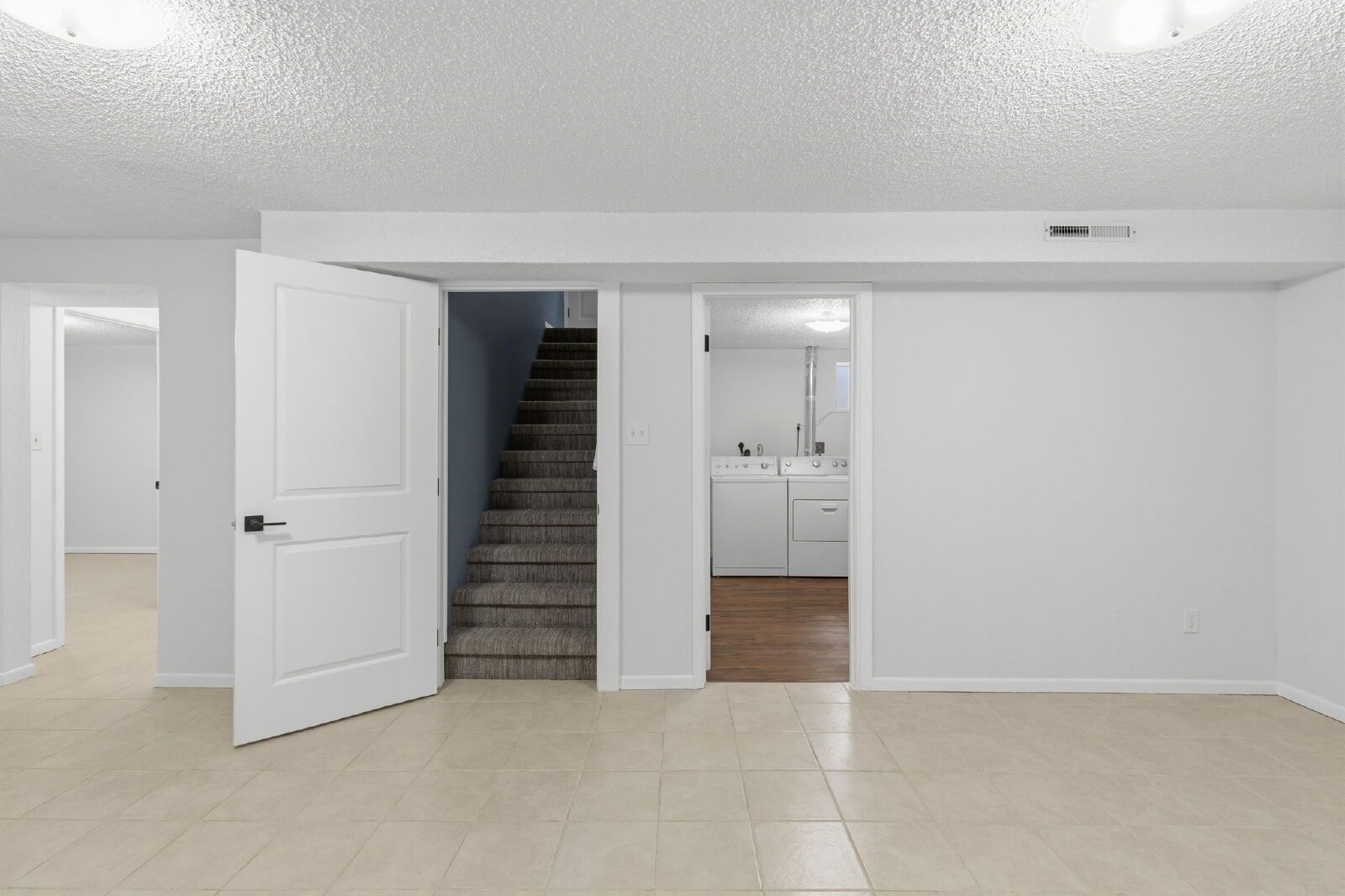 Charming Basement Apartment with Modern Finishes and Flat-Rate Utilities property image