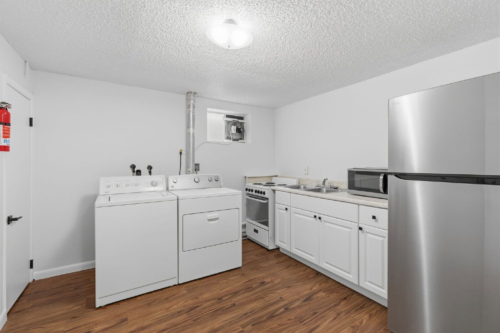 Charming Basement Apartment with Modern Finishes and Flat-Rate Utilities property image