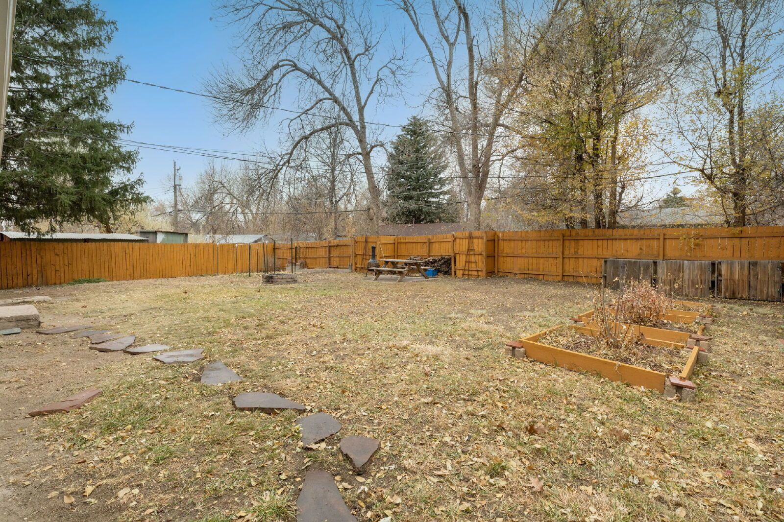 Charming Basement Apartment with Modern Finishes and Flat-Rate Utilities property image