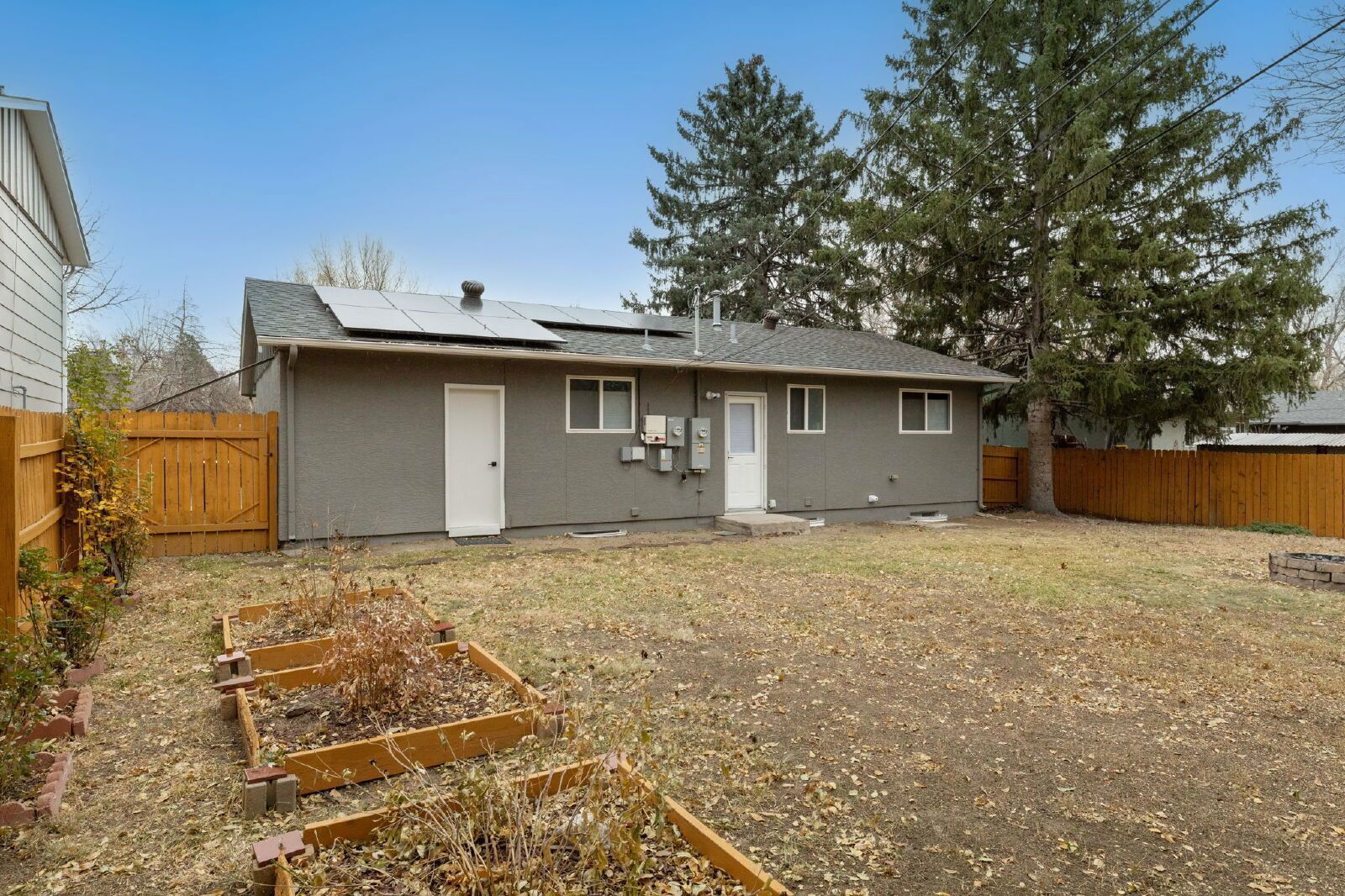 Charming Basement Apartment with Modern Finishes and Flat-Rate Utilities property image